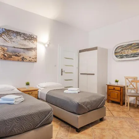 Apartman Plazowa 11 *