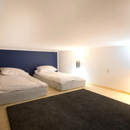 Apartment Plazowa 11 *