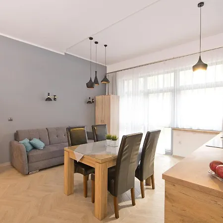 Apartment Plazowa 11 *